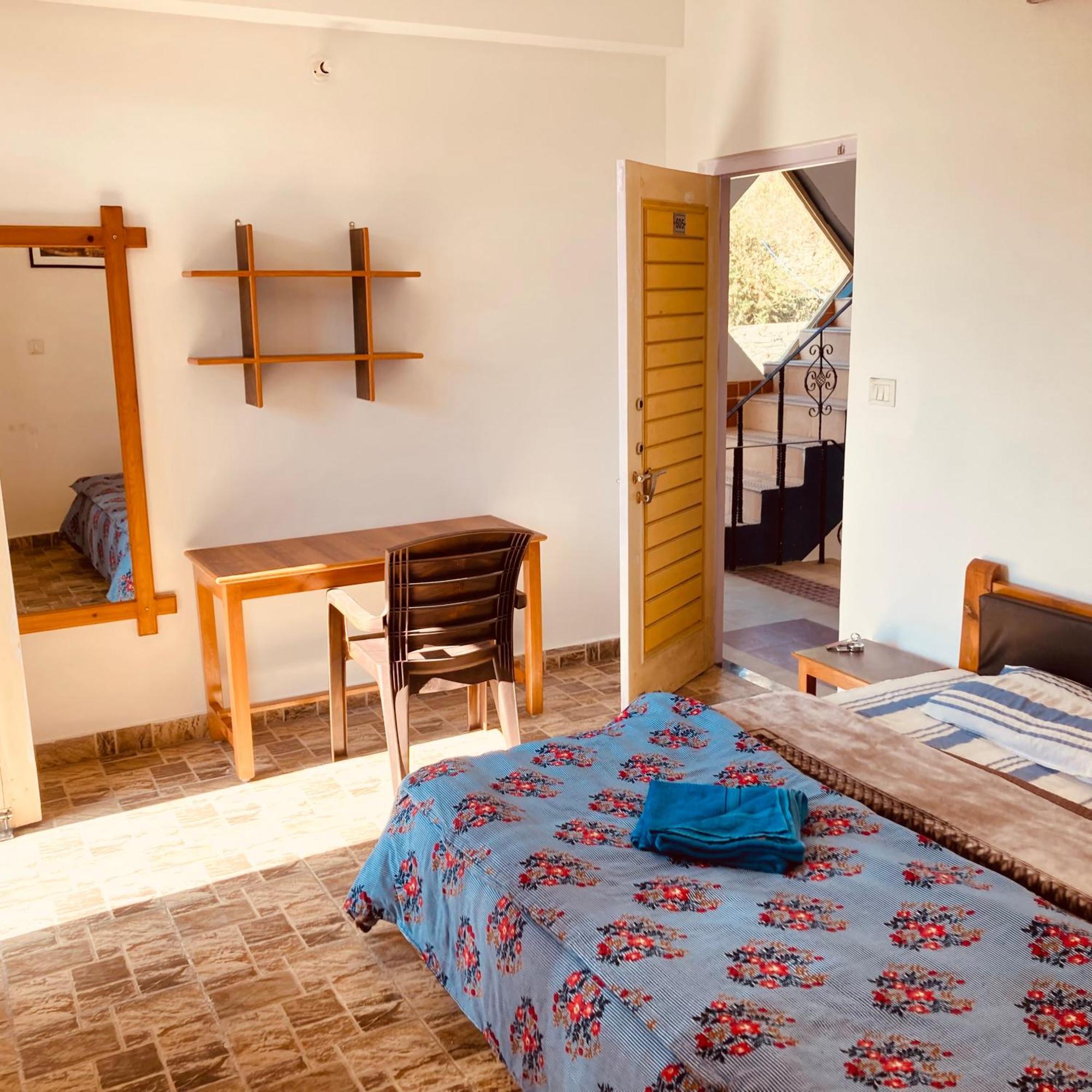 Oasis Guest House Bhagsu D'Shala Dharamshala Ngoại thất bức ảnh
