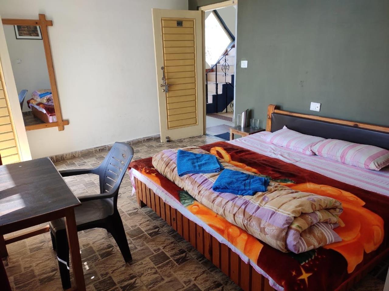 Oasis Guest House Bhagsu D'Shala Dharamshala Ngoại thất bức ảnh