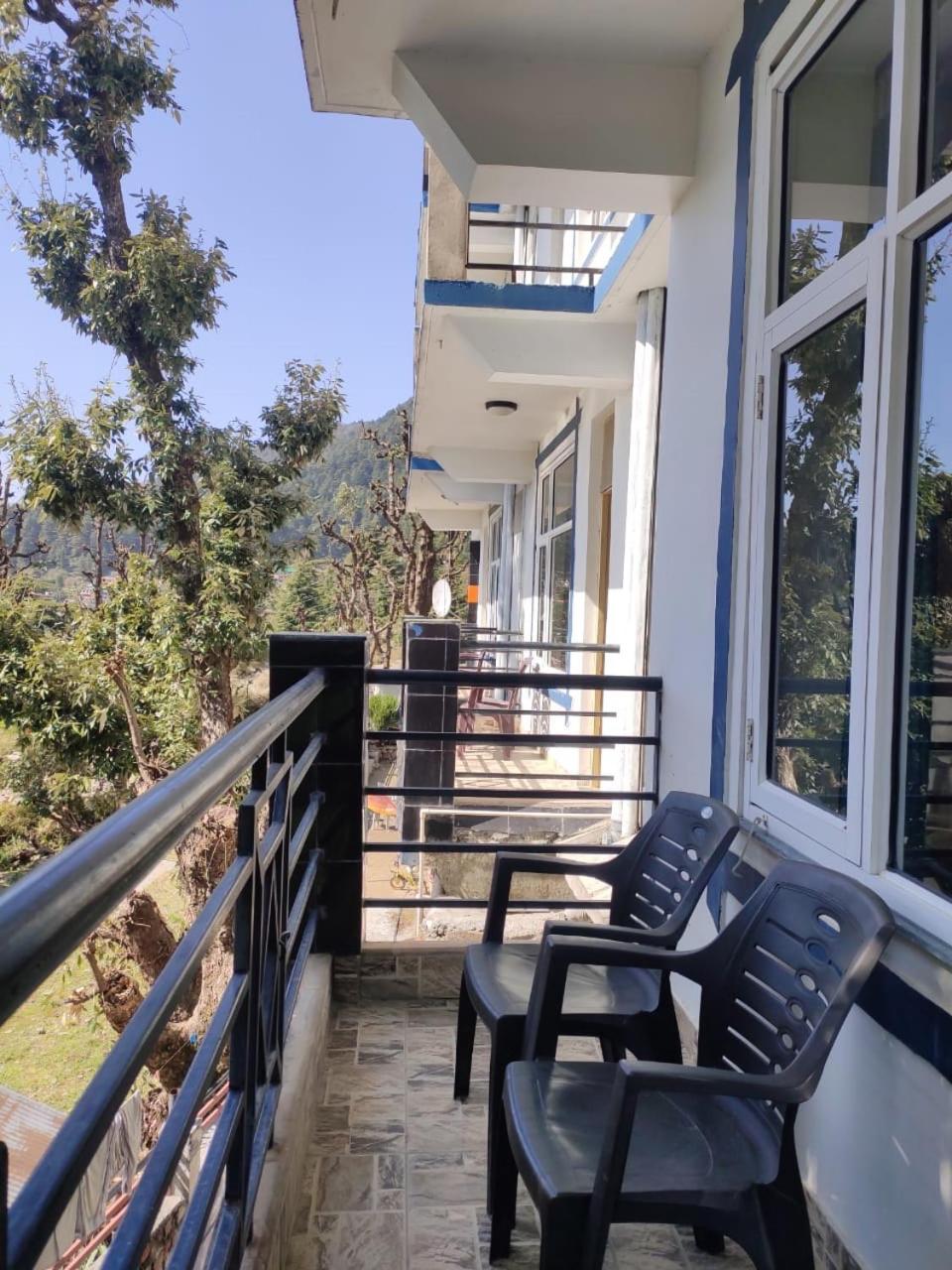 Oasis Guest House Bhagsu D'Shala Dharamshala Ngoại thất bức ảnh