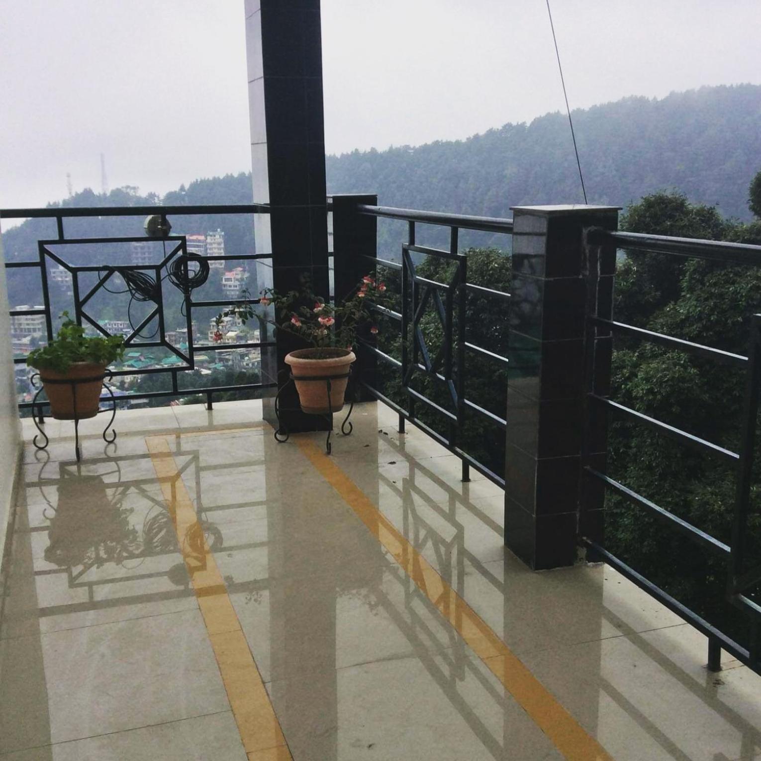 Oasis Guest House Bhagsu D'Shala Dharamshala Ngoại thất bức ảnh