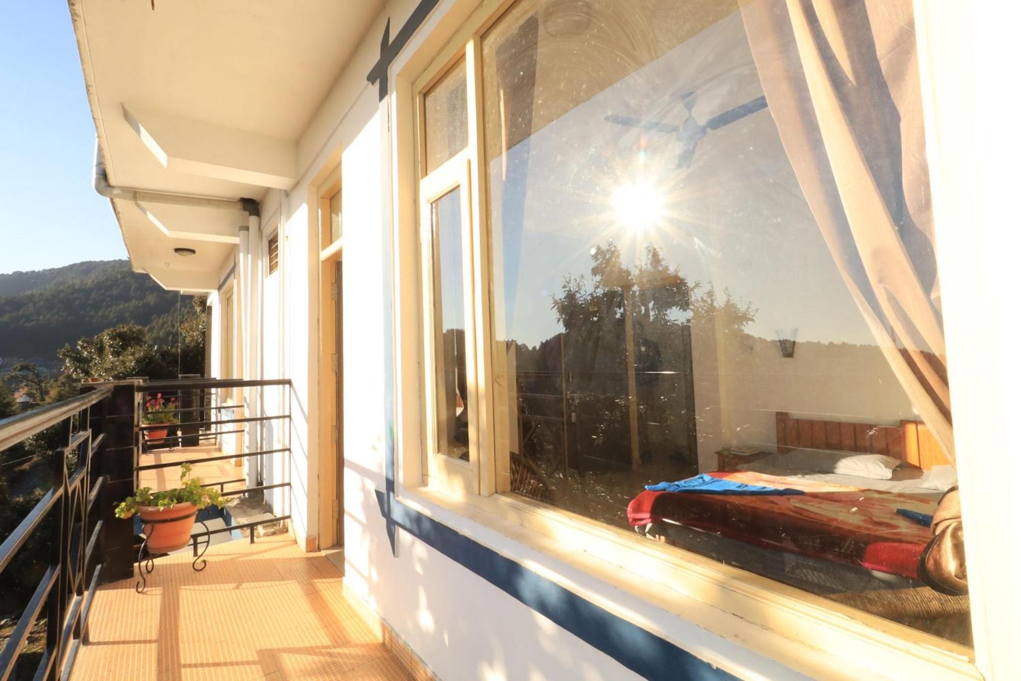 Oasis Guest House Bhagsu D'Shala Dharamshala Ngoại thất bức ảnh